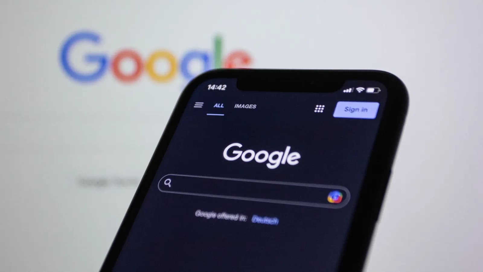 Điện thoại mở trang tìm kiếm Google